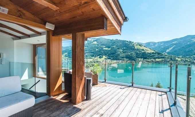 Zell am See Apartment | Max Panorama: Designer Chalet with Terrace & Lake View