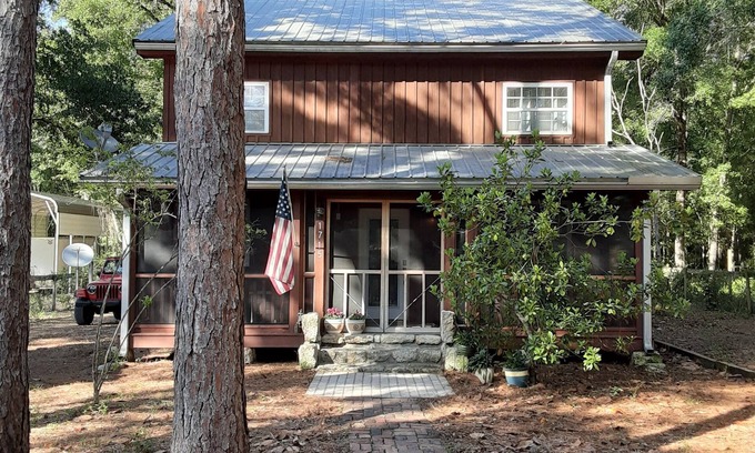 Steinhatchee House | Relaxing Max's Place: Ocean Views & Pet-Friendly Amenities