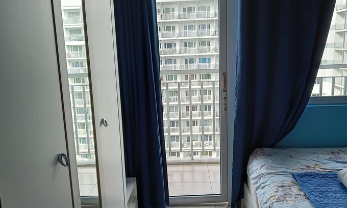 Barangay 76 Apartment | Cozy Max's Tower D Shell Residences: Balcony & Fast Internet