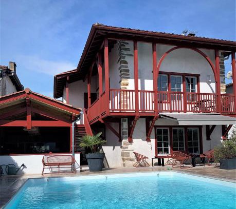 La Bastide-Clairence Bed & Breakfast | Experience Oceanfront Bliss at MAXANA - Rated 9.6/10