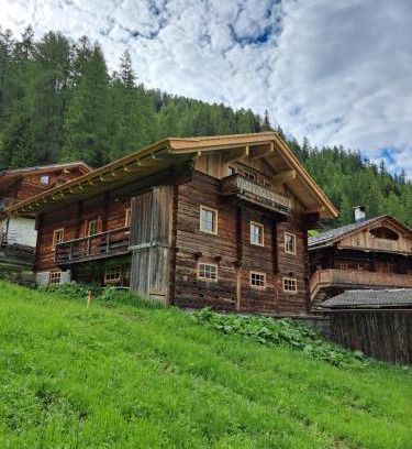 Innervillgraten House | Discover Maxerhütte auf der Alfenalm: Pet & Child Friendly
