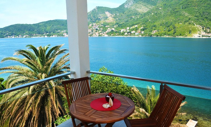 Lepetane Hotel | Family-Friendly MaXhit Apartments with Breakfast & Kitchen