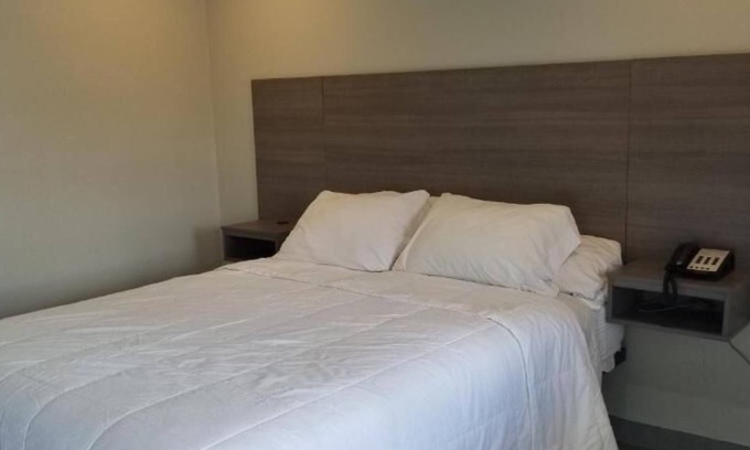 Central Southwest Hotel | Cozy Retreat at Maxim III Motel with Spa & Breakfast