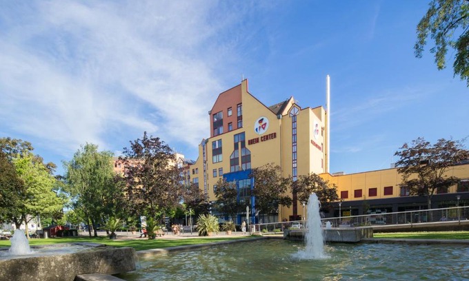 Weil am Rhein Hotel | Pet-Friendly Maximilian Hotel & Apartments in Weil am Rhein