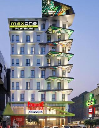 Gambir Hotel | Budget-Friendly MaxOne Platinum Hayam Wuruk with Breakfast