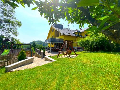 Rovensko pod Troskami House | Discover MAXOVO KRÁLOVSTVÍ: Pet-Friendly Family Retreat