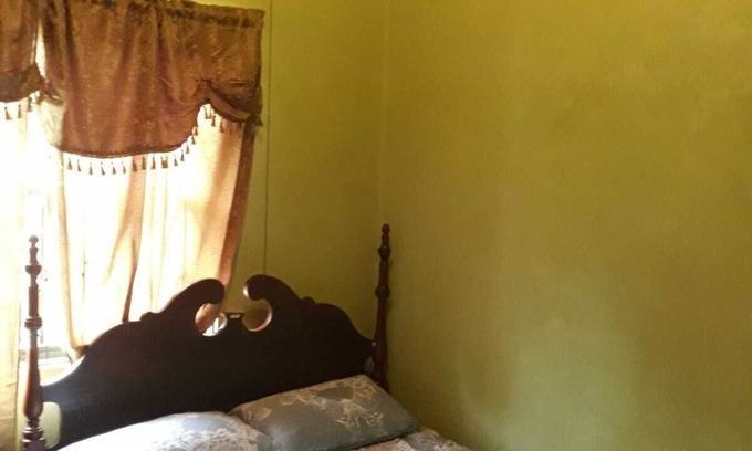 Top Rock House | Discover Maxwell Homely Manor: Pet-Friendly with Spa & Hot Tub