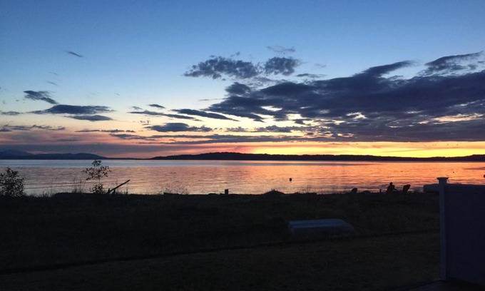 Maxwelton House | Unforgettable Maxwelton Beach Getaway: Kayaks & Sunsets!