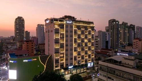 Prampir Makara Hotel | Discover Marco Polo Hotel: 4-Star Stay with Breakfast & Accessibility