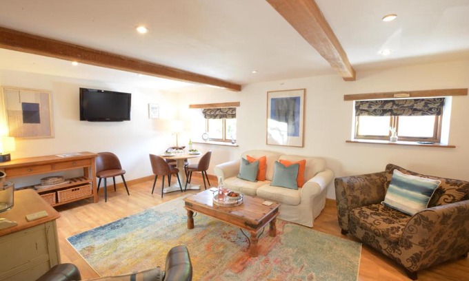Ixworth House | Pet-Friendly Retreat at May Barn, Ixworth - Rated 8.7/10