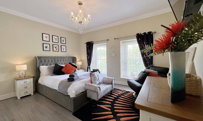 Dersingham Cottage | Pet-Friendly May Bell Cottage with a Garden in Dersingham