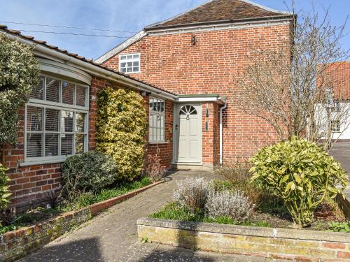 Saxmundham House | Discover May Cottage: Family and Pet Friendly Retreat