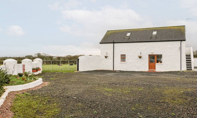 Bushmills Cottage | Pet-Friendly May's Cottage in Beautiful Bushmills