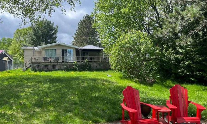 Alban Cottage | Maya Retreat - 4BR, Pet-Friendly Waterfront Cottage w/ Lots to Do