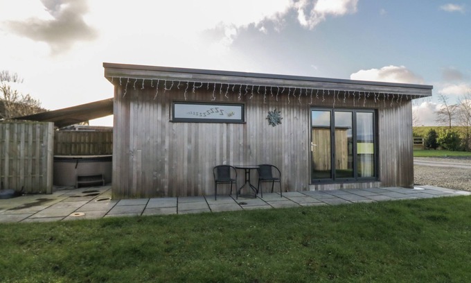 Askam and Ireleth Cottage | MAYA, romantic, character holiday cottage in Askam-In-Furness