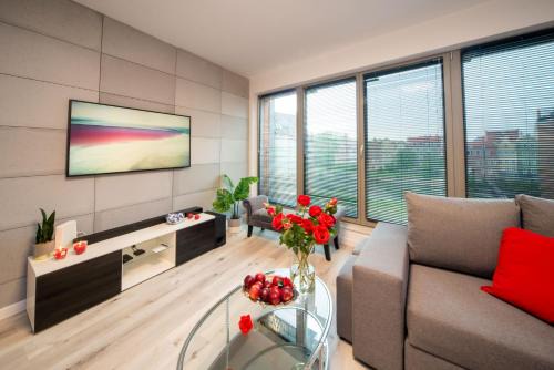 Gdansk City Center Apartment | Maya's Flats & Resorts: 10/10 Stay with Pool & Dining