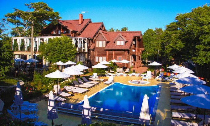Lesnoy Hotel | Mayakovsky Hotel: Oceanfront Bliss with Pool & Hot Tub