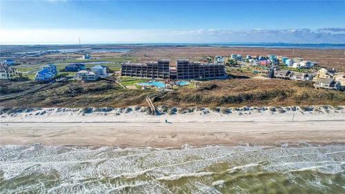 Port Aransas House | Beachfront Bliss at Mayan Princess 101 Resort