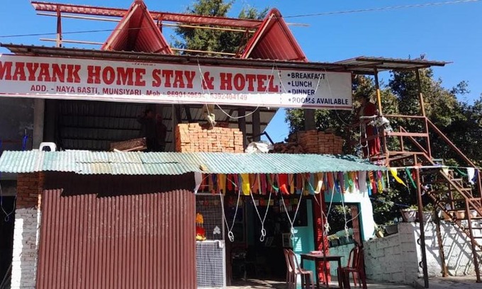 Munsyari House | Cozy Mayank Homestay: Pet & Child Friendly Retreat
