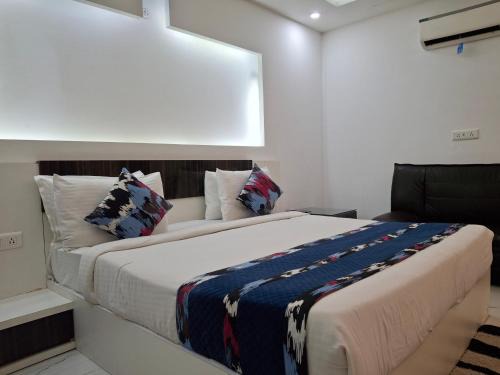 Mahipalpur Bed & Breakfast | Comfortable Stays at Mayda Residency with Breakfast Included