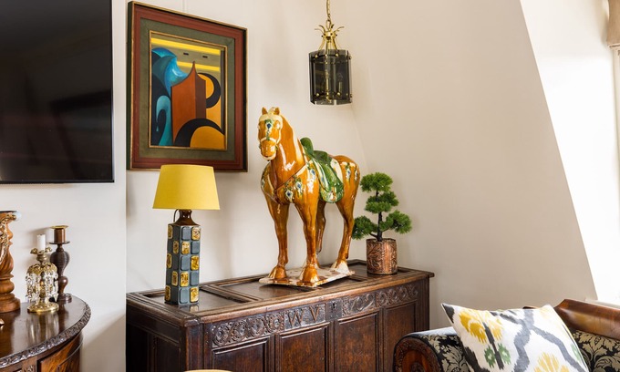 Mayfair Apartment | Mayfair Centre 3-Bed 6-Guest Penthouse w/Patio & AC Berkeley Square
