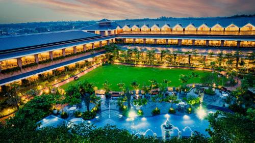 Jharsuguda Hotel | Unwind at Mayfair Oasis Resort & Convention's Poolside Retreat