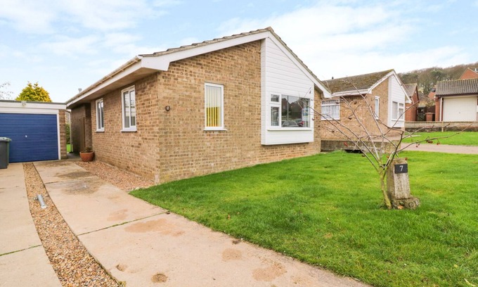Cromer House | Family-Friendly Mayfield Drive Cottage with Oceanfront Views