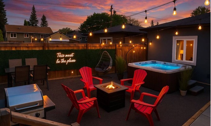 Jasper Place House | Mayfield Manor-Hot Tub-KingBed-FireTable-BBQ-Wifi