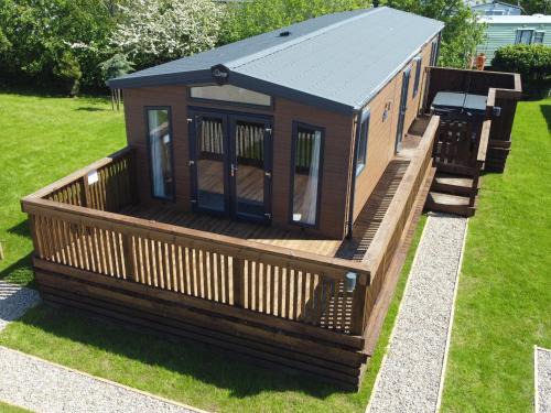Runswick Bay House | Discover Mayflower Lodge: Pet-Friendly 4-Star Retreat