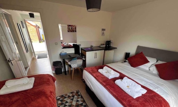 Maldon House | Mayland Motel - Large Family Room