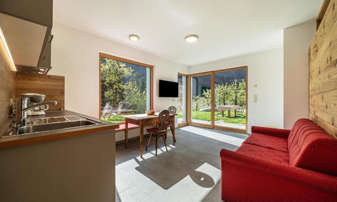 San Pancrazio Apartment | Family-Friendly Mayrhof Apartment Vergissmeinnicht - 10/10 Rating