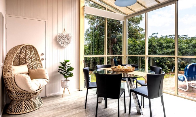 Freycinet Apartment | Cozy Mayson Holiday Apartment with Family-Friendly Amenities