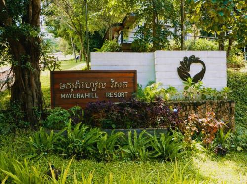 Sen Monorom Resort | Discover Mayura Hill Resort: Poolside Retreat with Breakfast