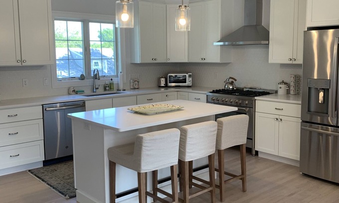 Bonnet Shores House | Discover Maywood Bonnet Rails with Breakfast and Kitchen