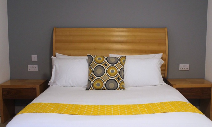 Hull House | Cozy Maze Apartments with Kitchen & Breakfast Options