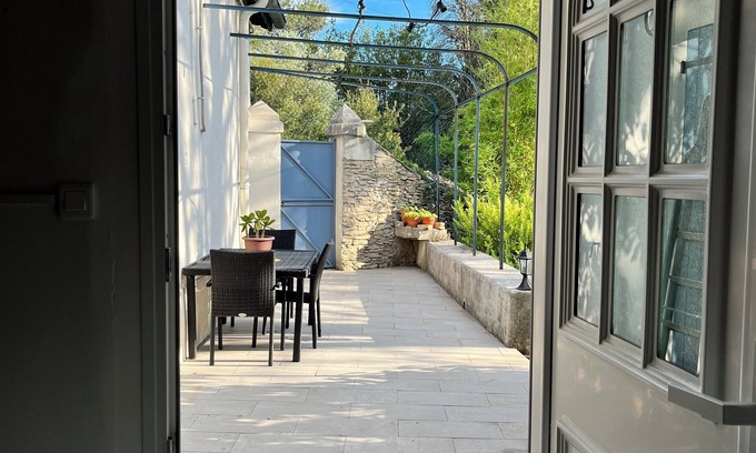 Quartier des Espesses House | Cozy Mazet Calme Near the City Center with Pool & Pet-Friendly
