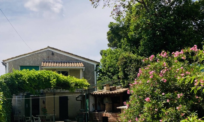 Aubais House | Cozy Retreat: Mazet de 95m2 in the Gardoise Countryside