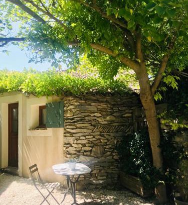 Tavel Apartment | Independent Mazet in Tavel - Family-Friendly Retreat