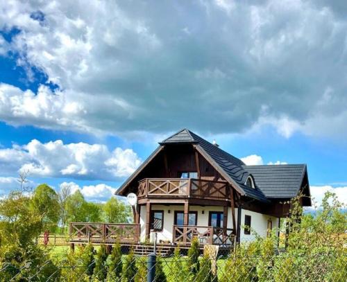 Stare Juchy Villa | Experience Mazurska Osada by Lake Orzysz with Ocean Views