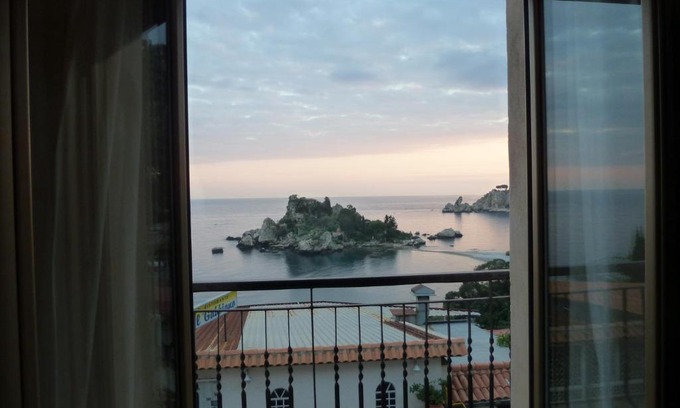 Mazzaro Apartment | Discover Mazzarò Isola Bella: Oceanfront Pet-Friendly Retreat