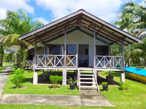 Aceh Singkil Hotel | Pet-Friendly MB Camp Singkil with Oceanfront Views