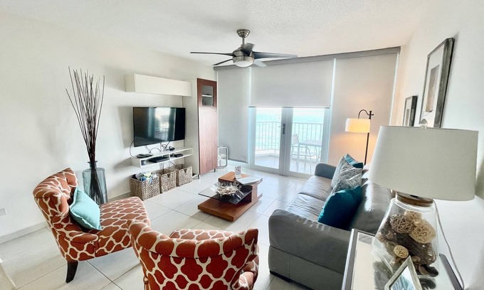 Isla Verde Apartment | Beachfront 1 Bedroom with Balcony and Ocean View