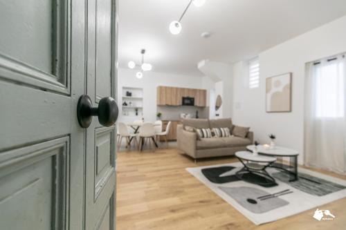 Quartier de Javel Apartment | Elegant Felix Faure Apartment near the Eiffel Tower