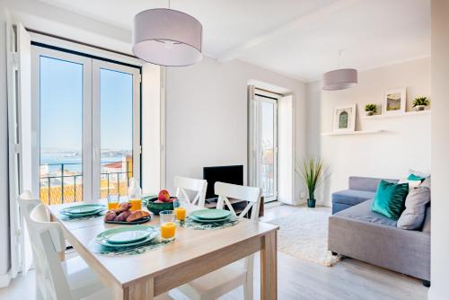 Lisbon Old Town Apartment | Inviting Lapa River View Duplex - Family-Friendly Stay