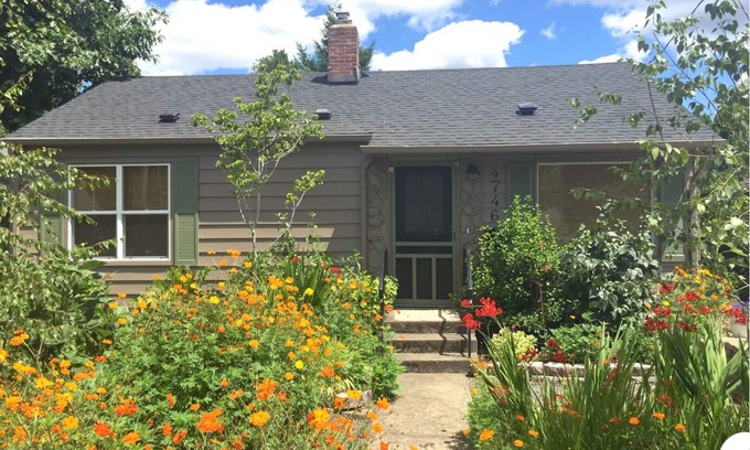 Woodstock House | Top-Rated MB's Guest House near Downtown Portland