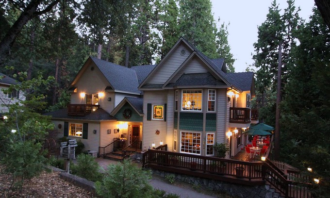 Twain Harte Bed & Breakfast | Discover McCaffrey House B&B Inn with Ocean Views & Spa