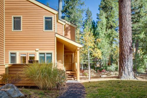 Incline Village House | Experience McCloud 137: Ocean View & Private Beach Awaits
