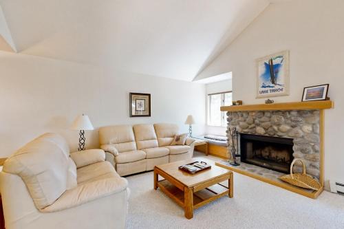 Incline Village House | Family-Friendly Getaway at McCloud 176 with Pool & Hot Tub