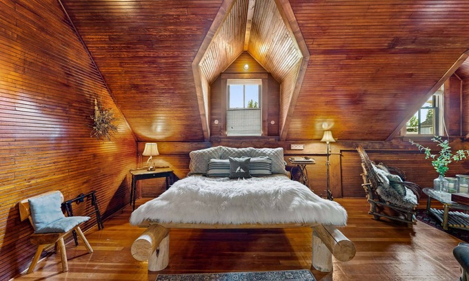 McCloud Hotel | Experience the Mccloud Mercantile Hotel with Spa & Dining