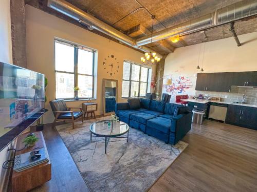 Near South Side Apartment | Elegant McCormick Place Penthouse with Rooftop Retreat
